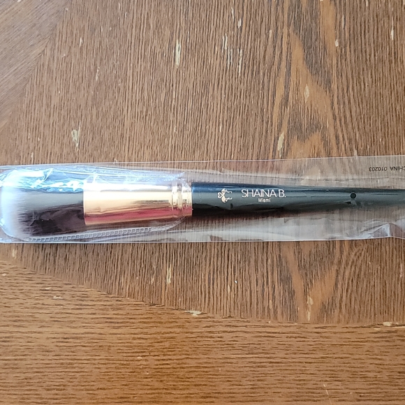 Bobbi Brown makeup bundle w/ Shaina B. Blush brush - Picture 4 of 4